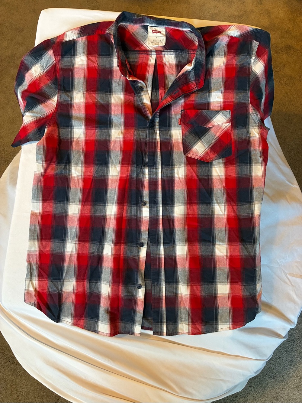 Levi's Red, Navy & White Plaid Short-Sleeve Button-Down Shirt